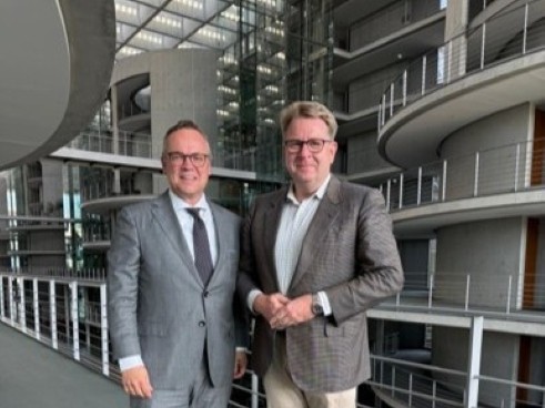 Von links: Frank Rottenbacher, Carsten Müller (Bild: AfW)
